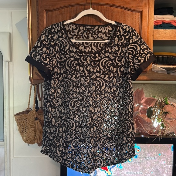 Express Black and White Patterned Women's Top size L - Picture 12 of 13